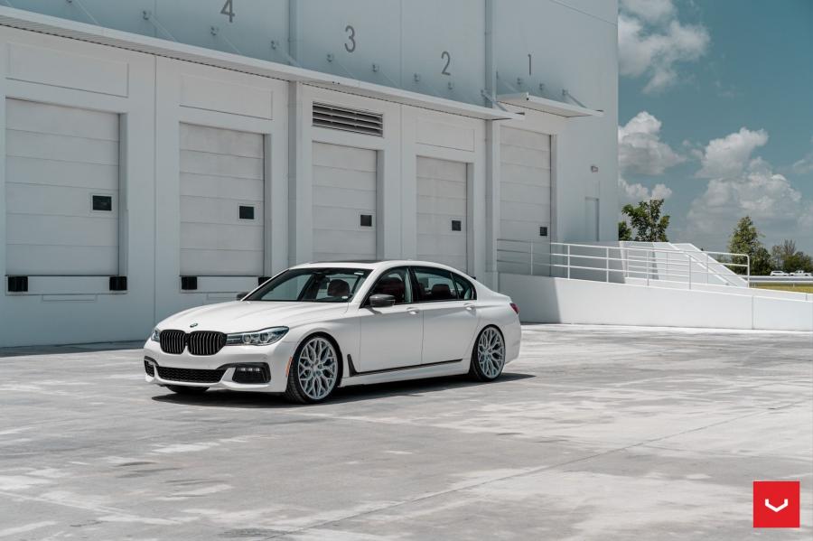  BMW 740i on Vossen Wheels (HF-2) 2018 года  (фото 2 из 15)